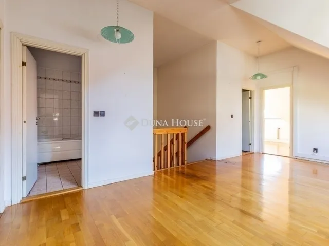 Eladó ház Budapest II. kerület, Pálvölgy 210 nm