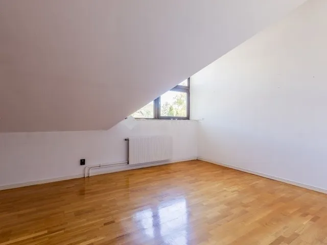 Eladó ház Budapest II. kerület, Pálvölgy 210 nm