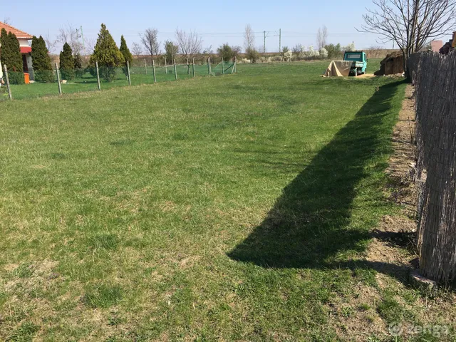 Eladó telek Mezőtúr, Vágóhidikert, Faragó Bálint utca 758 nm