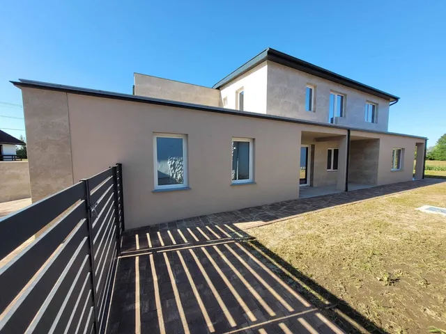 Eladó ház Vámosszabadi 240 nm