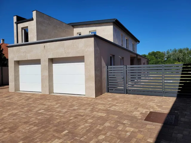 Eladó ház Vámosszabadi, Szitásdomb-lakópark 240 nm