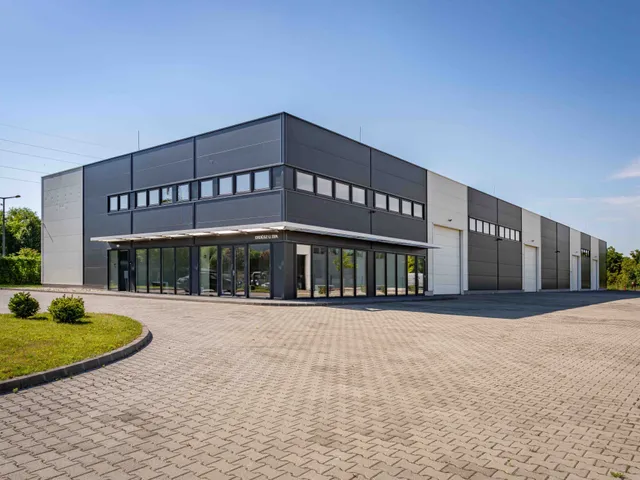 Eladó kereskedelmi és ipari ingatlan Tatabánya, Dózsakert 1730 nm