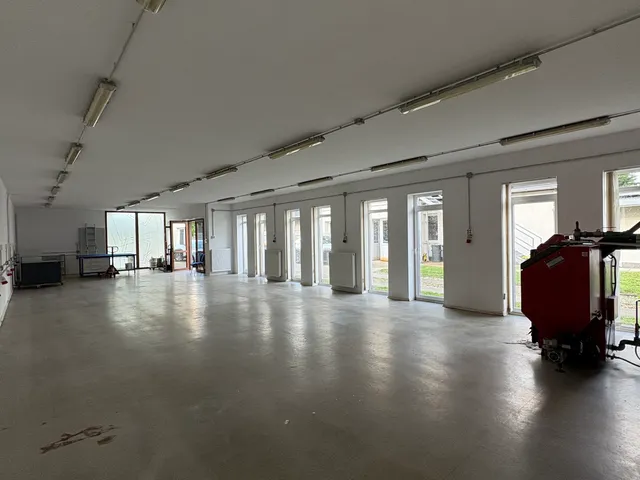 Kiadó kereskedelmi és ipari ingatlan Budapest XV. kerület, Pestújhely, Gábor Áron utca 140 nm