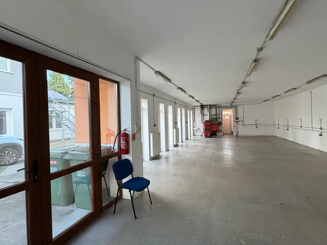 Kiadó kereskedelmi és ipari ingatlan Budapest XV. kerület, Pestújhely 140 nm
