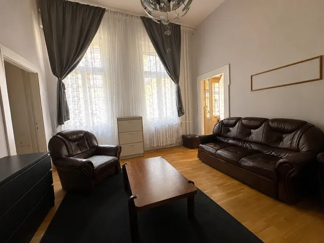 Eladó lakás Budapest VI. kerület, Nagykörúton belüli terület, Liszt Ferenc tér 5. 68 nm