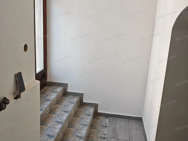 Kiadó kereskedelmi és ipari ingatlan Veszprém, Belváros 42 nm