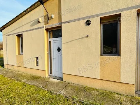 Eladó kereskedelmi és ipari ingatlan Városlőd 3486 nm