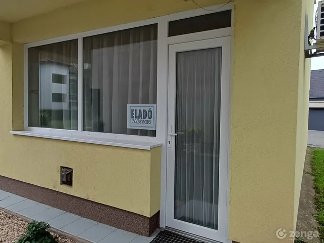 Eladó kereskedelmi és ipari ingatlan Békéscsaba, Belváros 23 nm