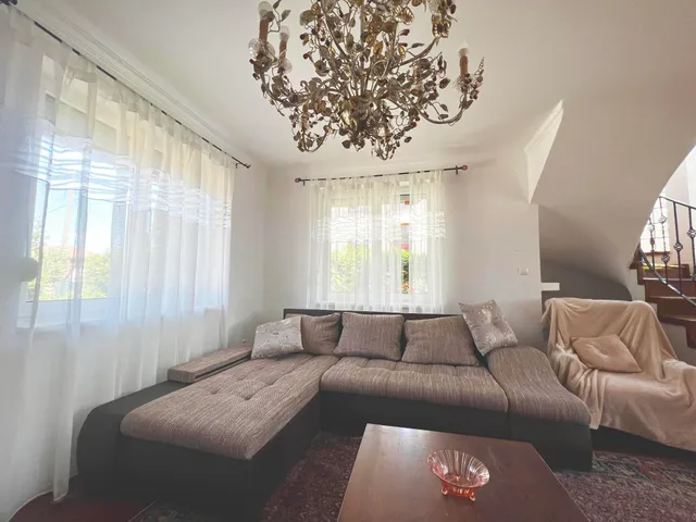 Kiadó ház Debrecen, Hatvan utcai kert 210 nm