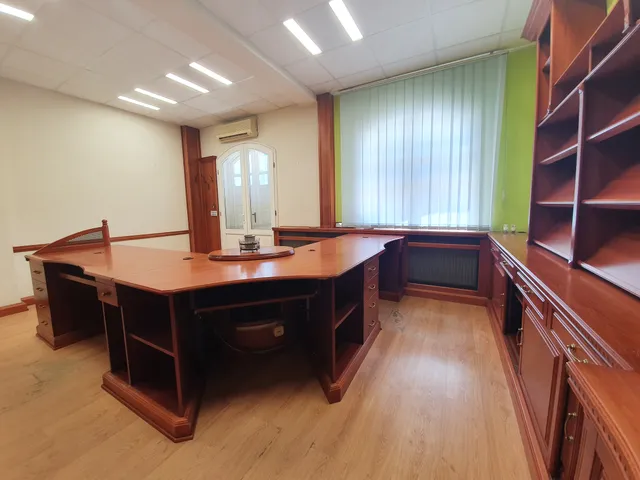 Eladó kereskedelmi és ipari ingatlan Debrecen, Belváros 125 nm