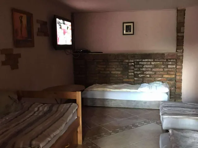 Eladó ház Erdőkertes, Gézahegy 320 nm
