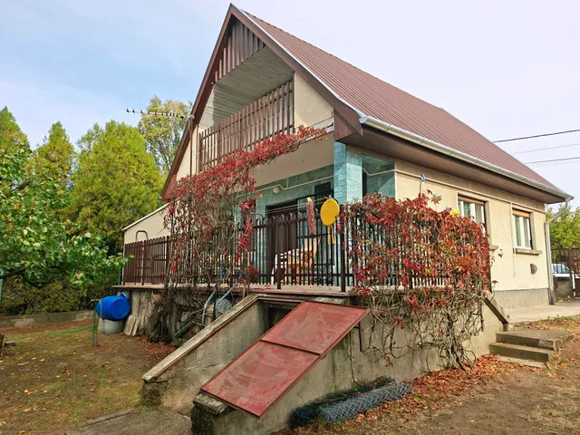 Eladó nyaraló Erdőkertes, Szentsarok 64 nm