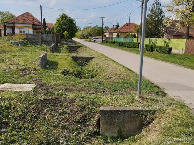 Eladó telek Törökszentmiklós, Radnóthi ut 802 nm