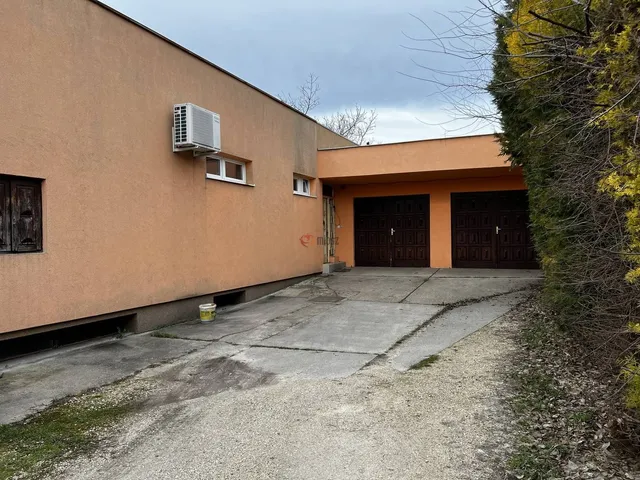 Eladó ház Székesfehérvár, Öreghegy 255 nm
