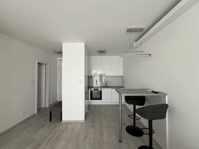 Kiadó lakás Székesfehérvár, Víziváros 44 nm