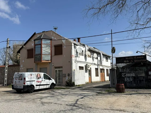 Eladó kereskedelmi és ipari ingatlan Székesfehérvár, Belváros 2075 nm