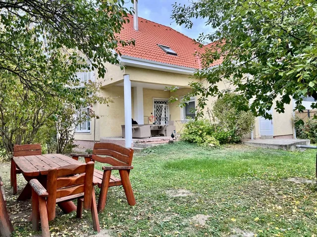 Kiadó ház Székesfehérvár, Öreghegy, Privigyei utca 122 nm