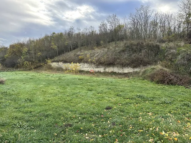 Eladó telek Nádasdladány, Kastély út 2677 nm