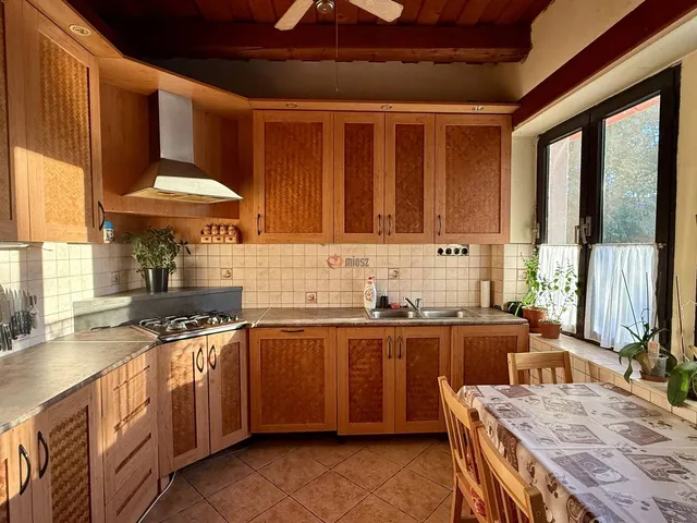 Eladó ház Székesfehérvár, Csala, Fő utca 180 nm