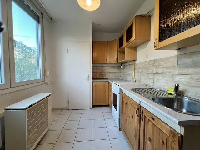 Kiadó lakás Székesfehérvár, Rádió lakótelep, Rádió utca 57 nm