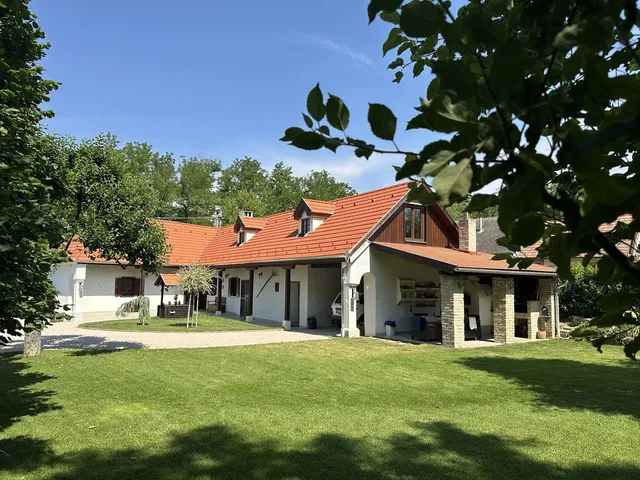Eladó ház Vértesacsa 210 nm