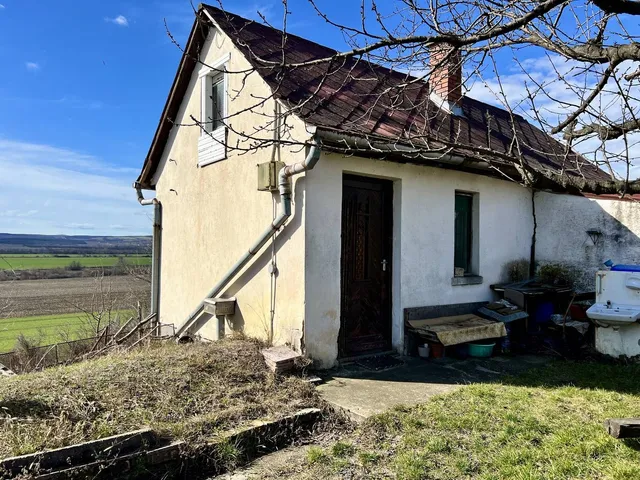 Eladó ház Sárkeresztes, Szőlőhegy 26 nm