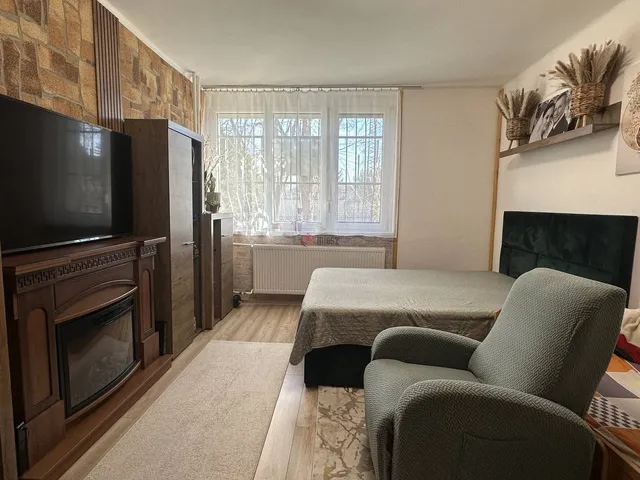 Eladó kereskedelmi és ipari ingatlan Székesfehérvár, Búrtelep 55 nm