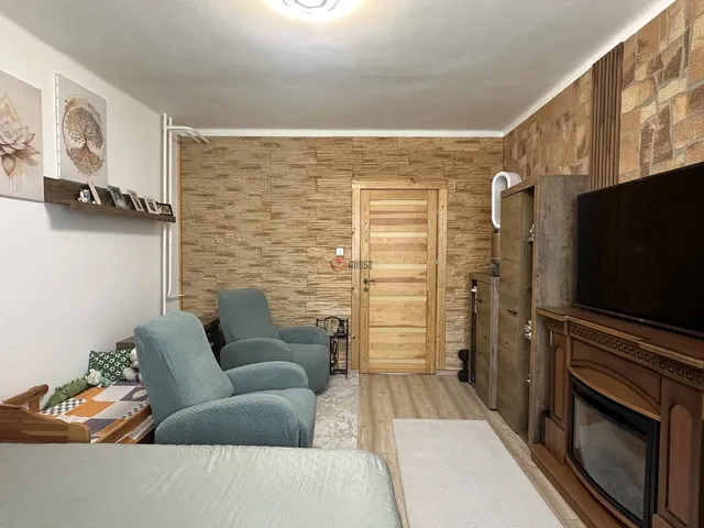 Eladó kereskedelmi és ipari ingatlan Székesfehérvár, Búrtelep 55 nm