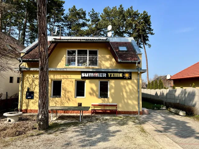 Eladó kereskedelmi és ipari ingatlan Siófok, Aranypart 440 nm