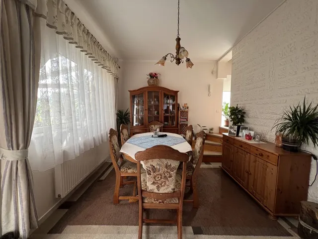 Eladó ház Székesfehérvár, Fecskepart, Rigó utca 115 nm