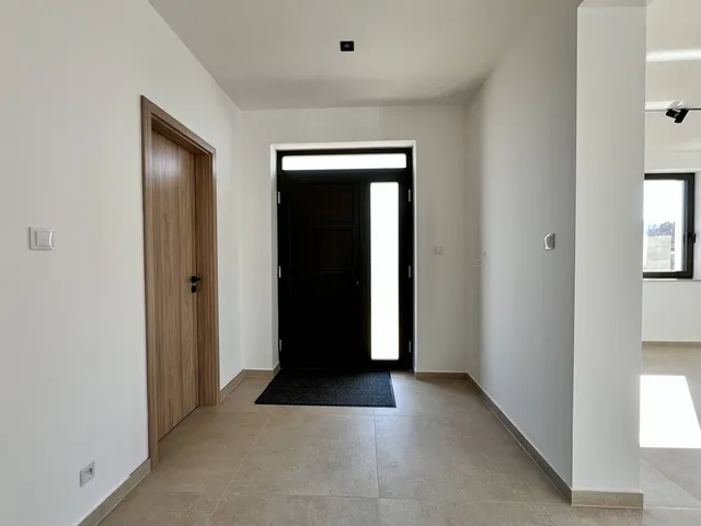 Kiadó ház Dunaföldvár 160 nm