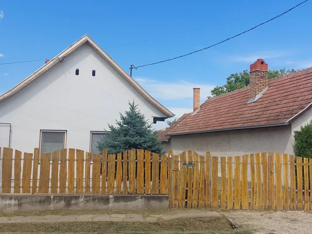 Eladó ház Pázmánd 72 nm