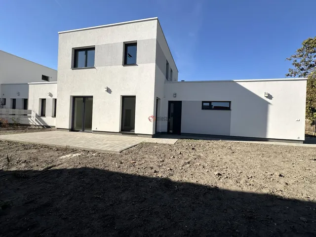 Eladó ház Székesfehérvár, Ráchegy 270 nm