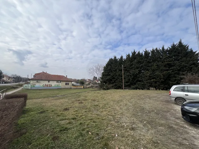 Eladó telek Dány 820 nm