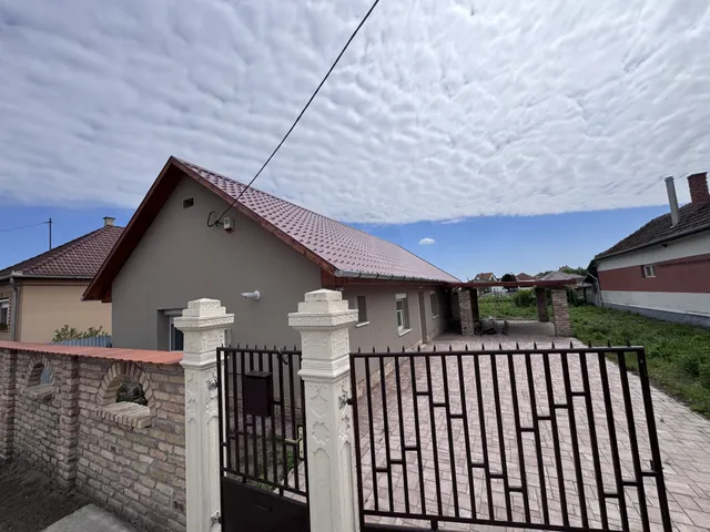 Eladó ház Szentlőrinckáta 90 nm