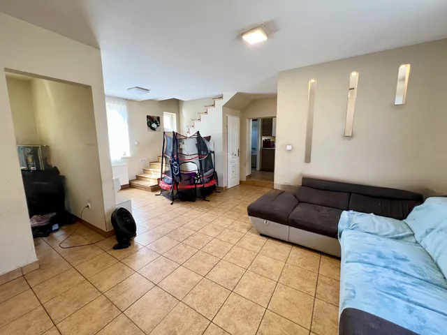 Eladó ház Isaszeg 215 nm