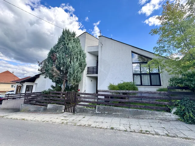 Eladó ház Isaszeg 294 nm