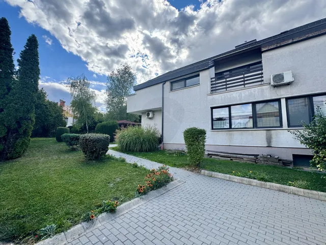 Eladó ház Isaszeg 294 nm