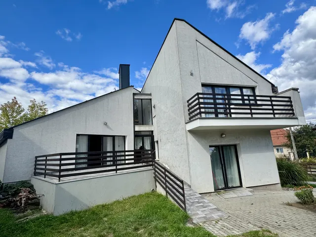 Eladó ház Isaszeg 294 nm