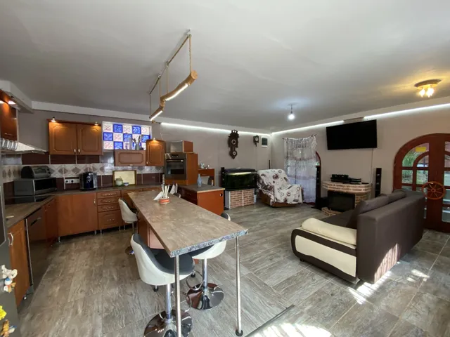 Eladó ház Domony 210 nm