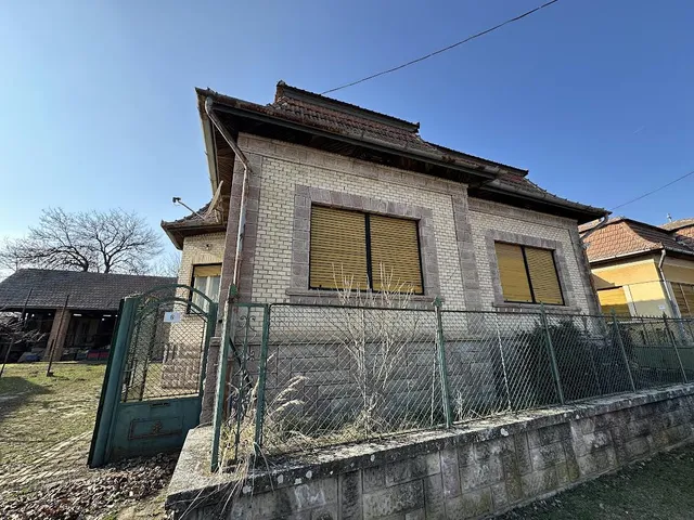 Eladó ház Galgahévíz 380 nm