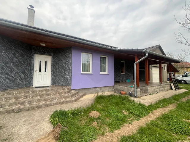 Eladó ház Pécel 240 nm