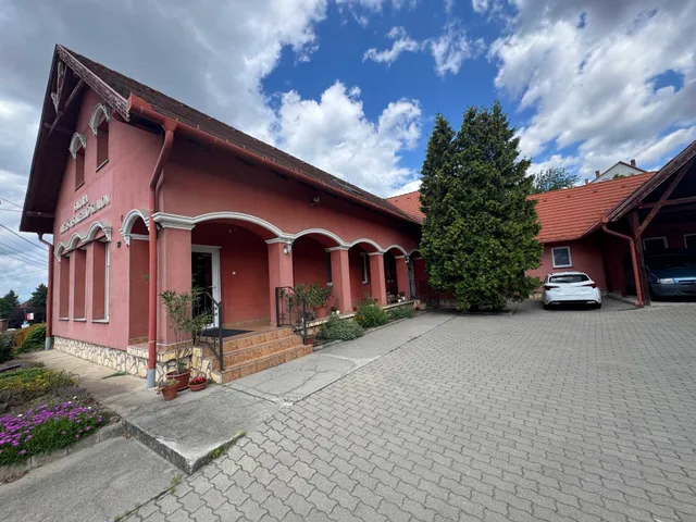 Eladó ház Szada 240 nm