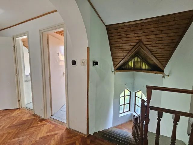 Eladó ház Szentendre, Izbég 250 nm