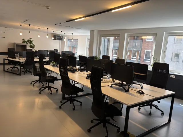 Kiadó kereskedelmi és ipari ingatlan Budapest VII. kerület, Belső-Erzsébetváros, 11. Asbóth2 244 nm