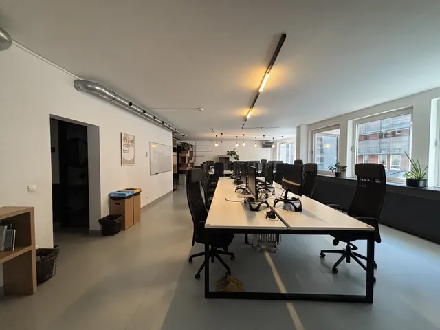 Kiadó kereskedelmi és ipari ingatlan Budapest VII. kerület, Belső-Erzsébetváros, 11. Asbóth2 244 nm