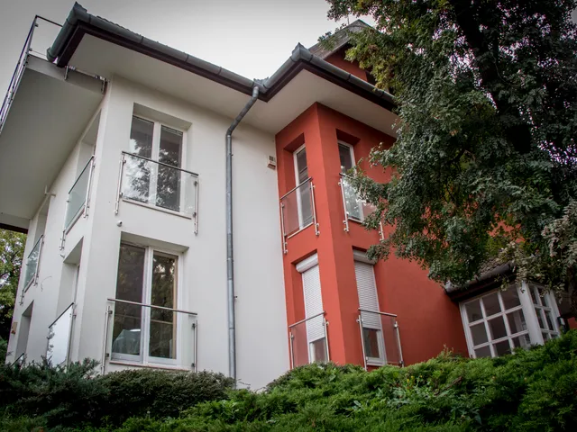 Kiadó kereskedelmi és ipari ingatlan Budapest XII. kerület, Orbánhegy, Szendrő u. 30. 183 nm