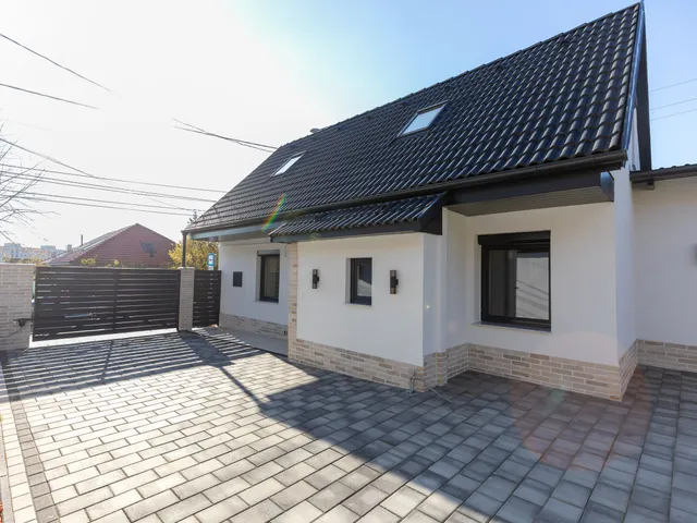 Eladó ház Budapest III. kerület, Békásmegyer-Ófalu 120 nm