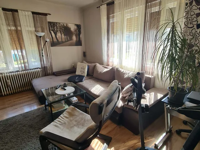 Eladó ház Üröm 240 nm