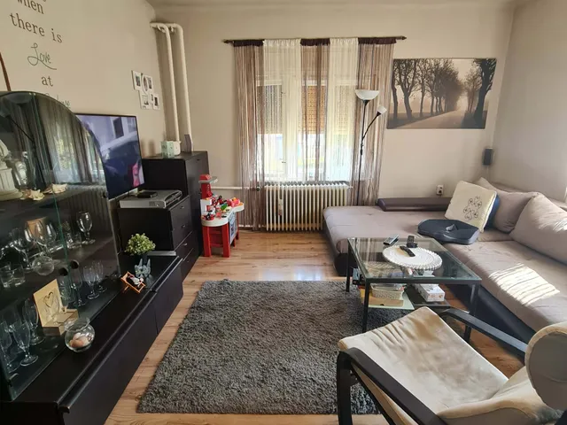 Eladó ház Üröm 240 nm